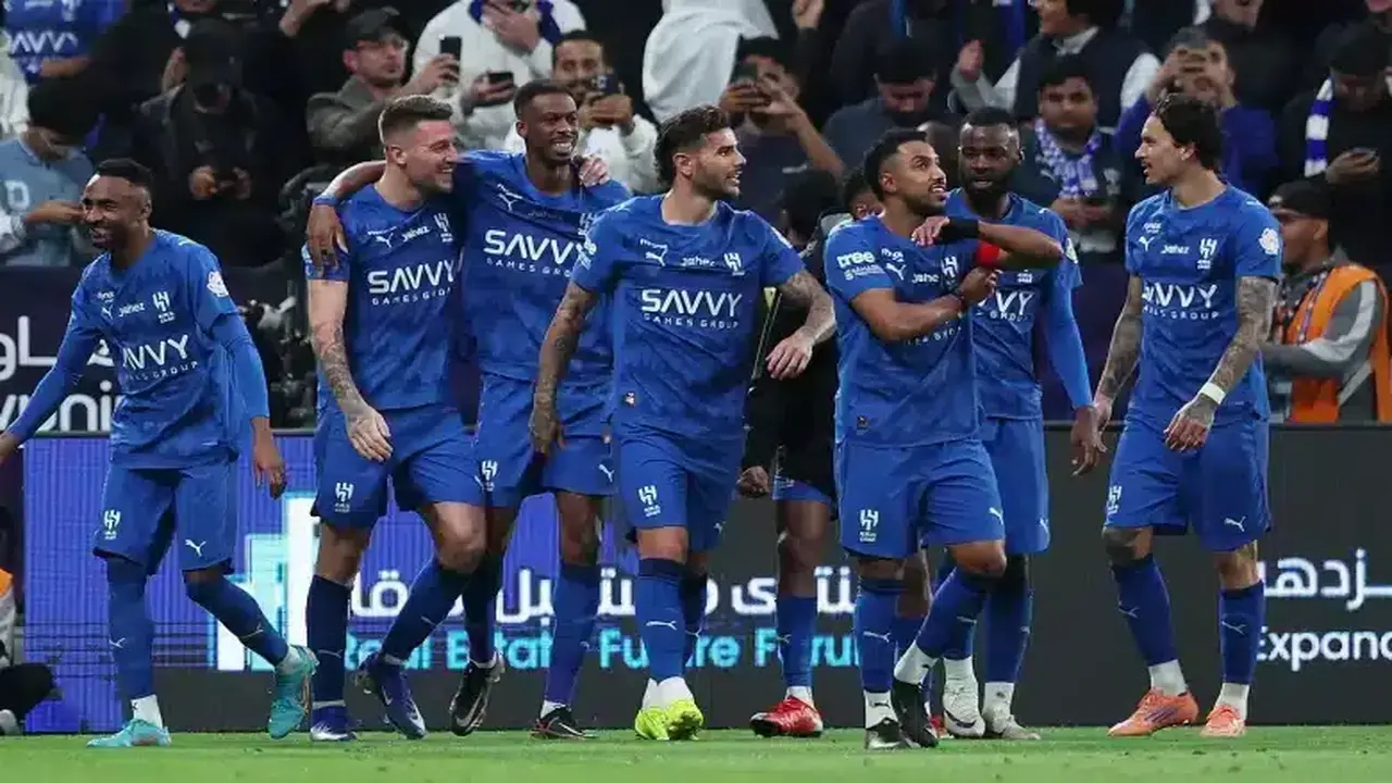 الهلال يواجه الفيحاء اليوم في الدوري السعودي: تفاصيل توقيت البث